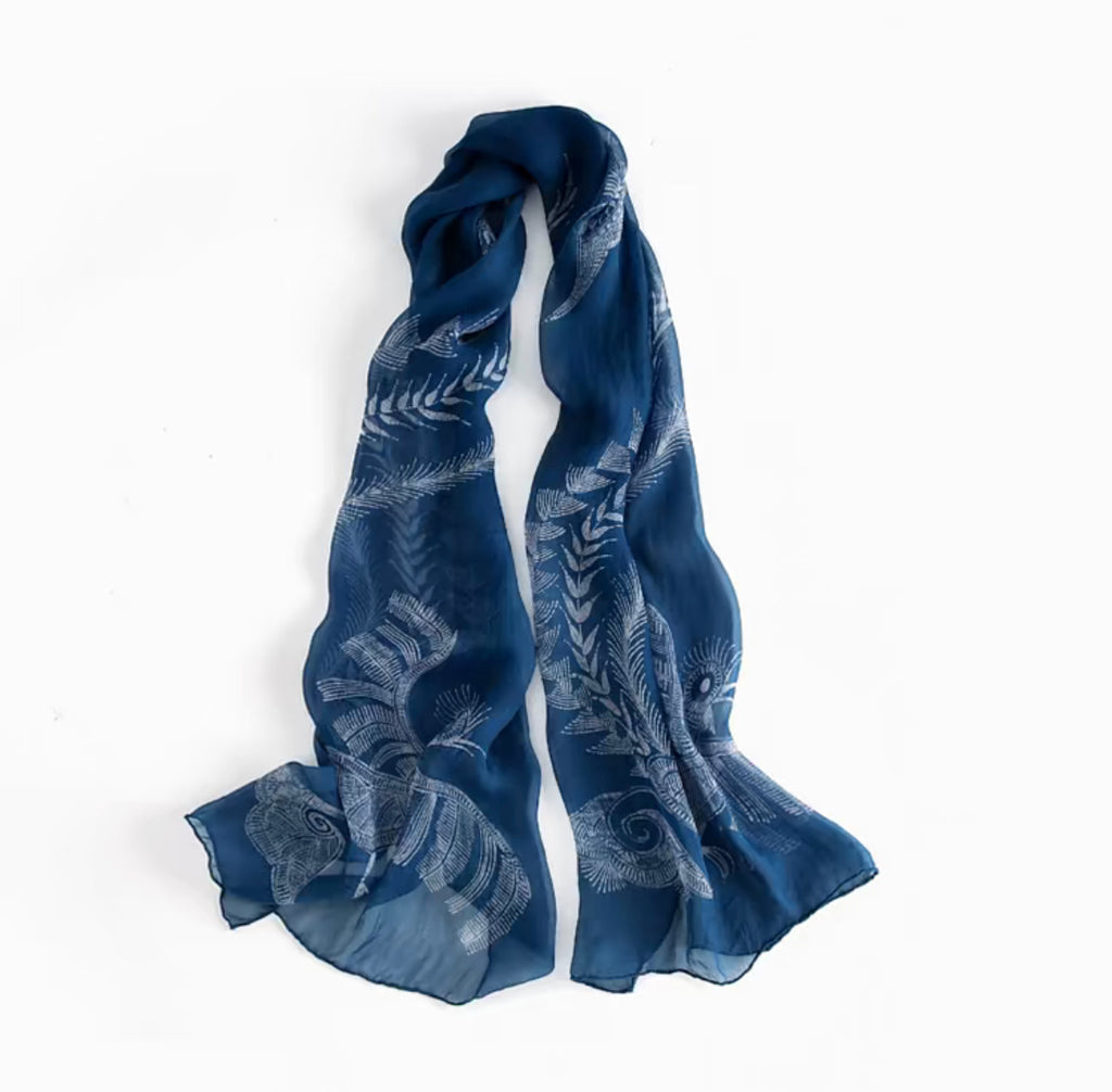 Handmade Wax-Dyed Silk Scarf（Pattern is random）